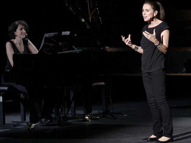 'La música callada, la vida rima' de Ana Belén y Rosa Torres-Pardo en Sevilla el 21 de noviembre de 2011