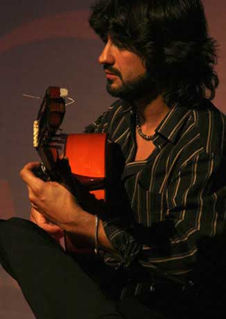 Juan Gómez 'Chicuelo' en Sevilla, con el cantaor Duquende como invitado