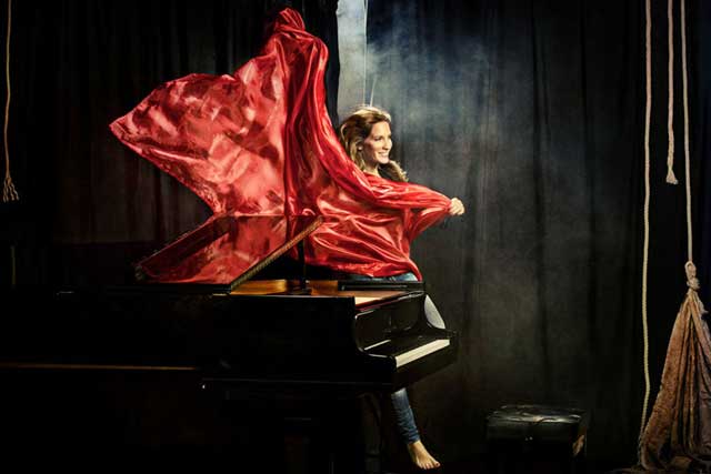María Toledo en Sevilla, actuación el 24 y 25 de mayo de 2012 presentando 'Uñas Rojas' en el Teatro Quintero