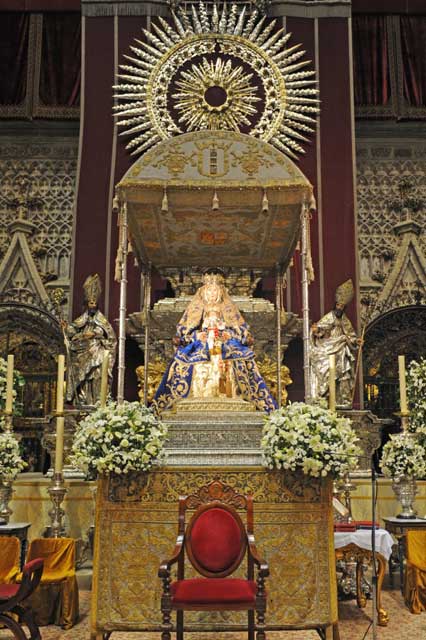 El 15 de agosto de 2012 procesión de la Virgen de los Reyes y el 22 de agosto apertura de la urna de San Fernando
